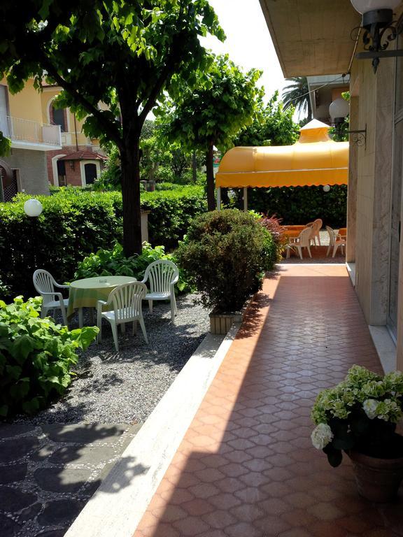 Hotel Giulia Marina di Massa Exterior photo