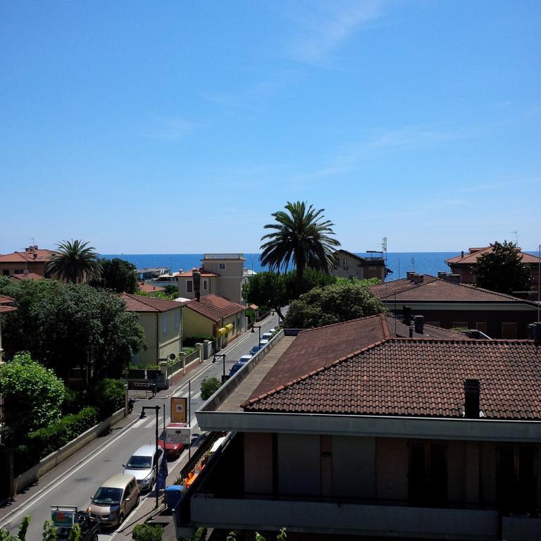 Hotel Giulia Marina di Massa Exterior photo