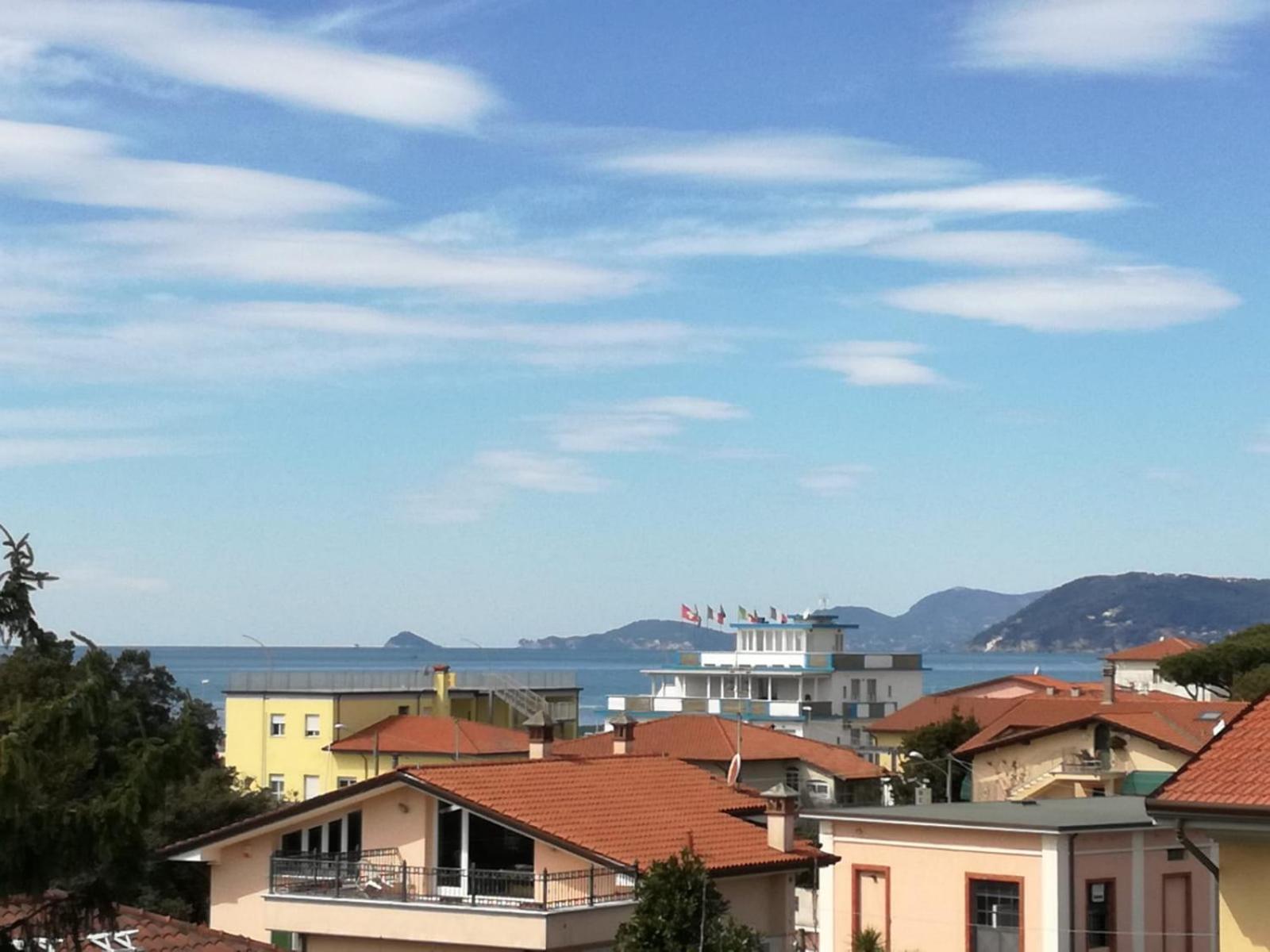 Hotel Giulia Marina di Massa Exterior photo