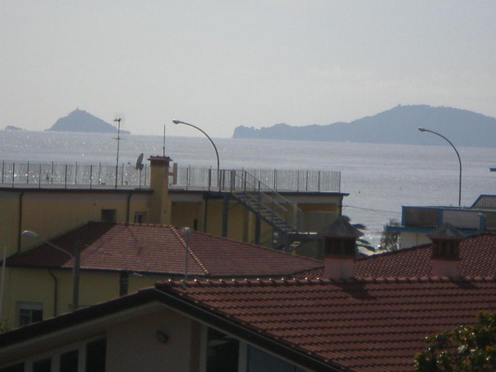 Hotel Giulia Marina di Massa Exterior photo