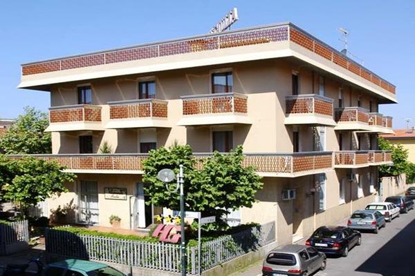 Hotel Giulia Marina di Massa Exterior photo